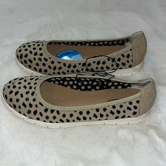 Seychelles Cheetah Print Slip On Shoes - Picture 2 of 13